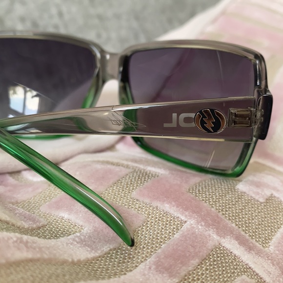 Volcom sunglasses - Picture 3 of 9